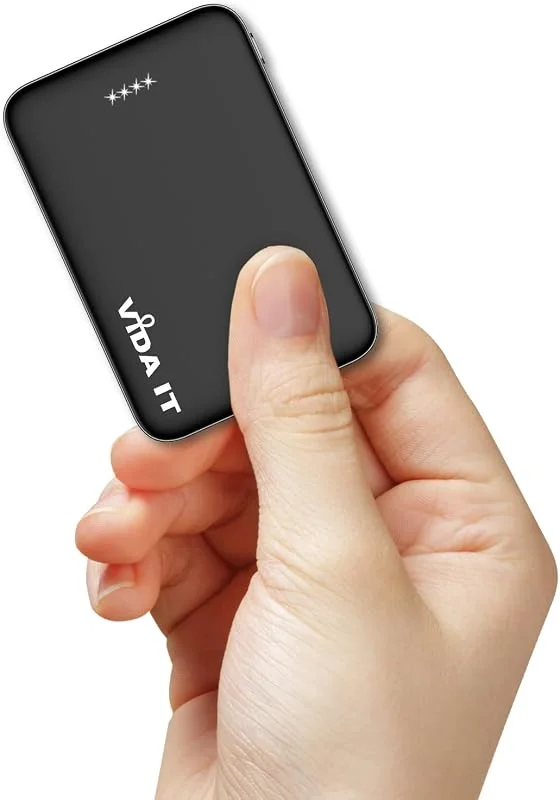 Vida IT Power Bank Mini Caricatore Portatile Piccolo e Ultra Compatto 5000mAh Caricabatterie Batteria Esterna Leggero per iPhone 11 12 Samsung S10 A50 S8 Oneplus Android Cellulare con Doppia USB Ports — Abbigliamento riscaldato